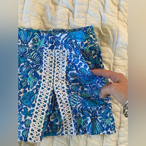 Lilly Pulitzer Skirt/Skort, Blue & White Seashell, Lace Trim, Mini, Size 4 - Picture 3 of 6